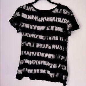 Express featherweight tee, size large